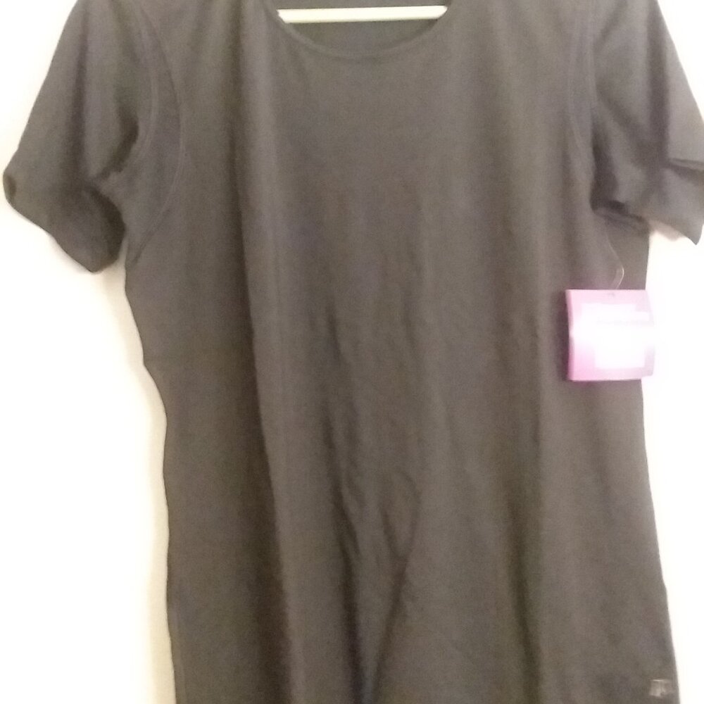 Skirt Sports black Free Flow shirt in size small